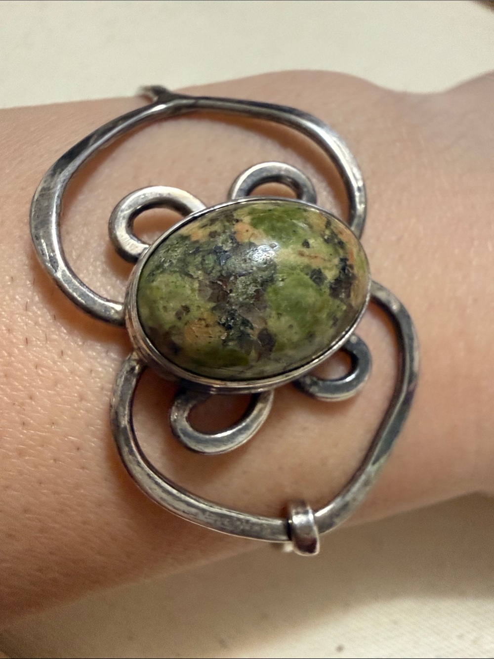 Stunning Sterling Silver 925 Green Stone Fragile Cuff Bracelet